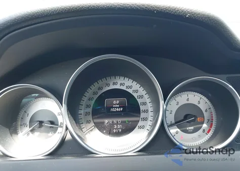 2013 Mercedes-Benz C 250 z USA, uszkodzony, nr VIN WDDGJ4HB6DG067858